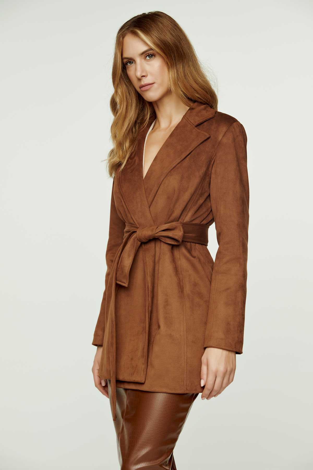 Thumbnail - Braune Jacke in Alcantara-Optik mit Gürtel